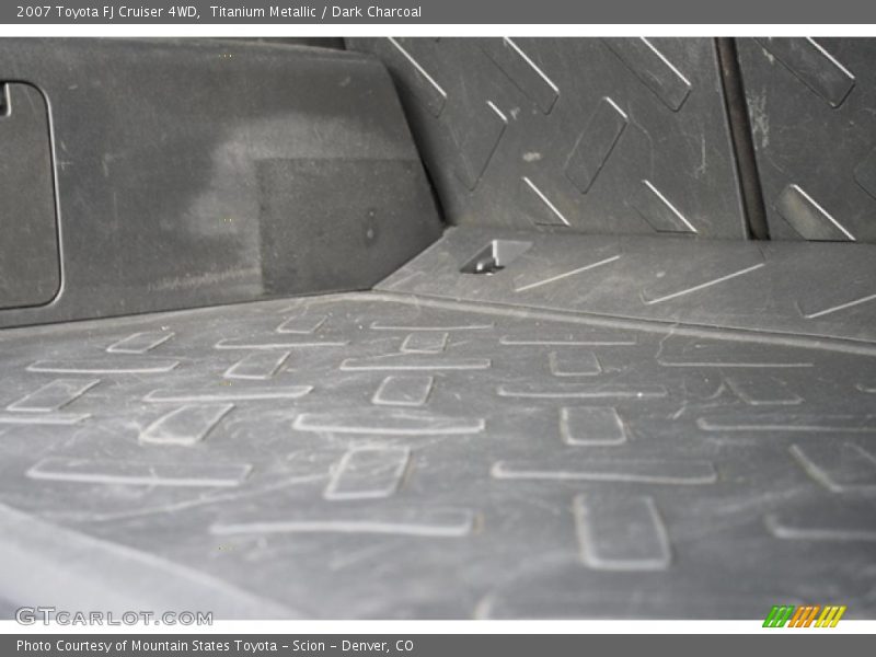 Titanium Metallic / Dark Charcoal 2007 Toyota FJ Cruiser 4WD