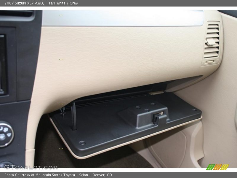 Pearl White / Grey 2007 Suzuki XL7 AWD