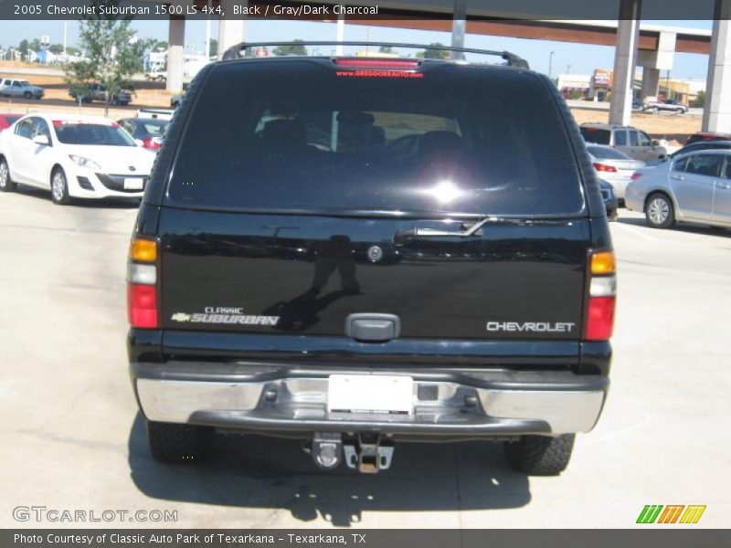 Black / Gray/Dark Charcoal 2005 Chevrolet Suburban 1500 LS 4x4