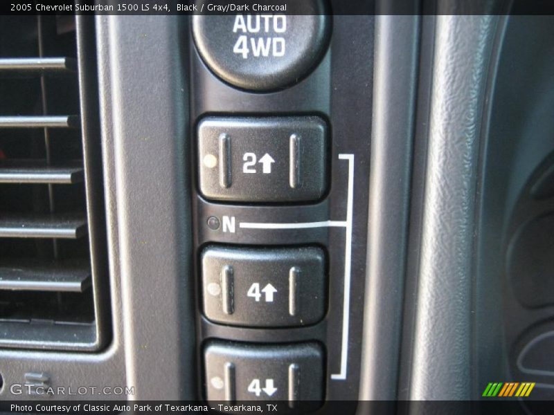 Black / Gray/Dark Charcoal 2005 Chevrolet Suburban 1500 LS 4x4