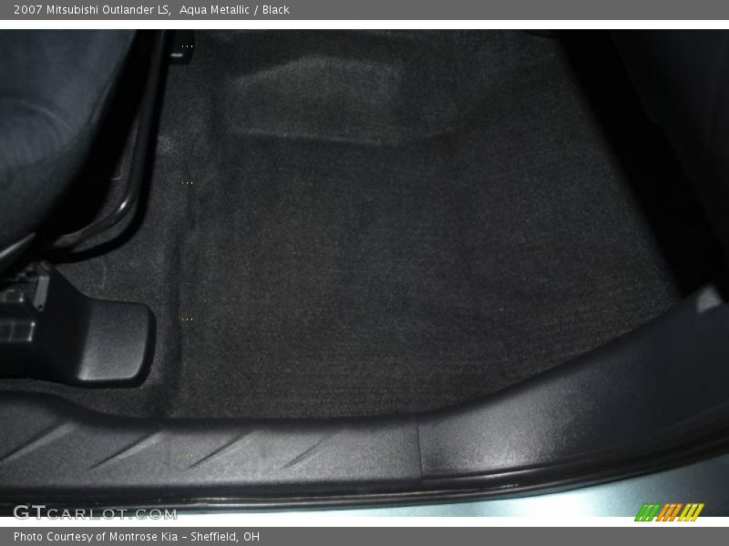 Aqua Metallic / Black 2007 Mitsubishi Outlander LS