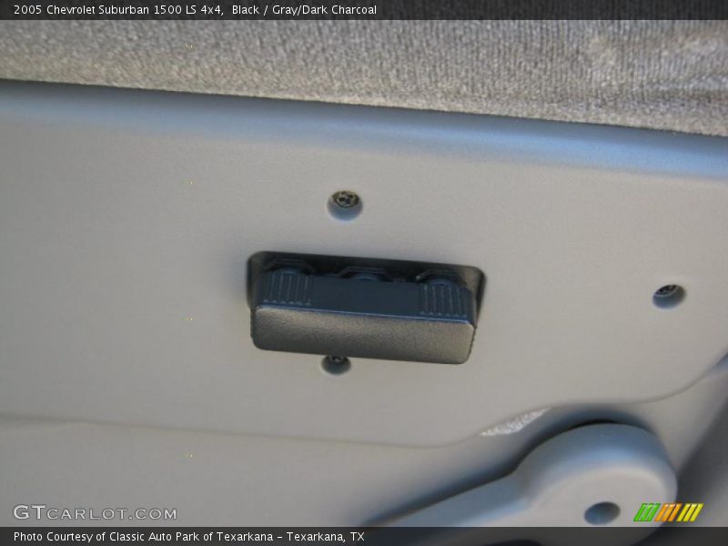 Black / Gray/Dark Charcoal 2005 Chevrolet Suburban 1500 LS 4x4