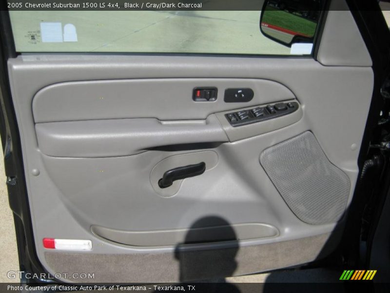 Black / Gray/Dark Charcoal 2005 Chevrolet Suburban 1500 LS 4x4