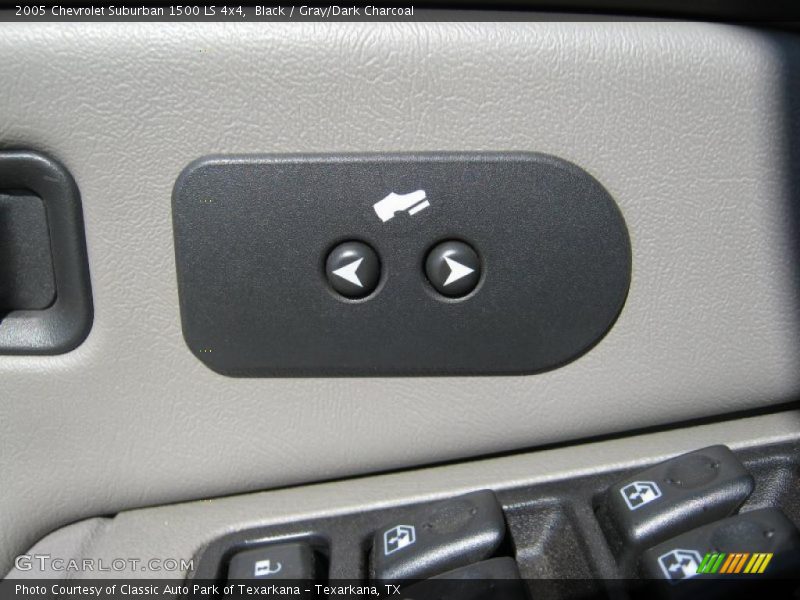 Black / Gray/Dark Charcoal 2005 Chevrolet Suburban 1500 LS 4x4