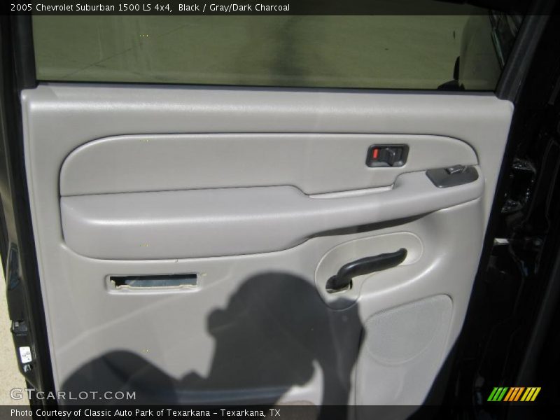 Black / Gray/Dark Charcoal 2005 Chevrolet Suburban 1500 LS 4x4