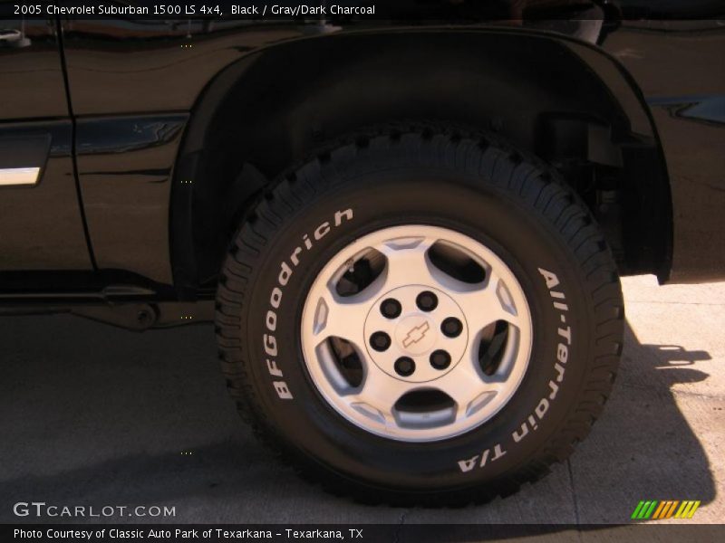 Black / Gray/Dark Charcoal 2005 Chevrolet Suburban 1500 LS 4x4