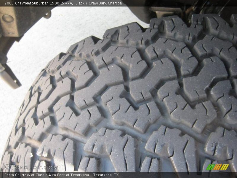 Black / Gray/Dark Charcoal 2005 Chevrolet Suburban 1500 LS 4x4