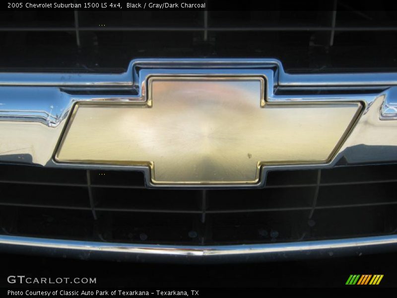 Black / Gray/Dark Charcoal 2005 Chevrolet Suburban 1500 LS 4x4