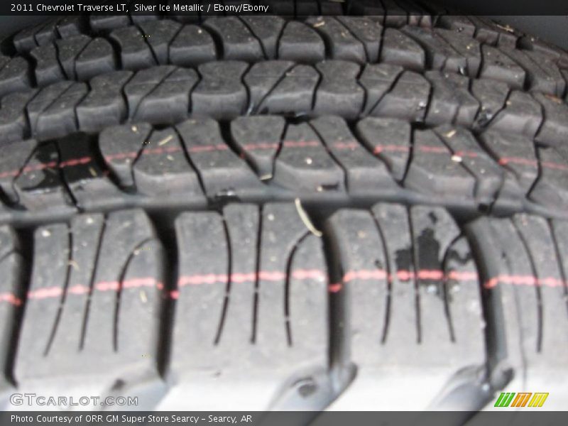 Silver Ice Metallic / Ebony/Ebony 2011 Chevrolet Traverse LT