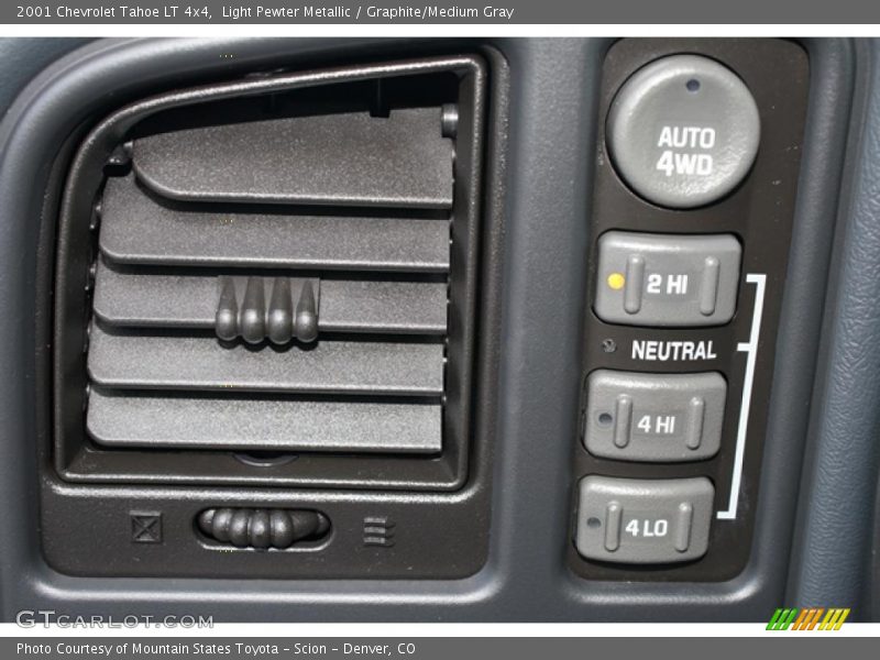 Light Pewter Metallic / Graphite/Medium Gray 2001 Chevrolet Tahoe LT 4x4