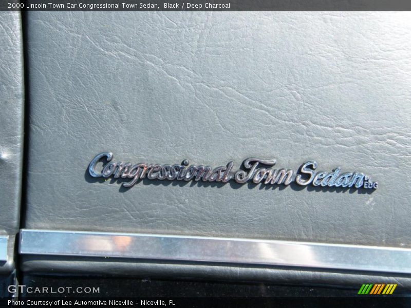 2000 Town Car Congressional Town Sedan Logo