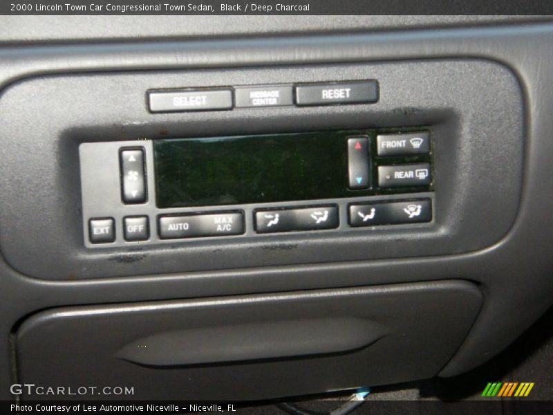 Black / Deep Charcoal 2000 Lincoln Town Car Congressional Town Sedan