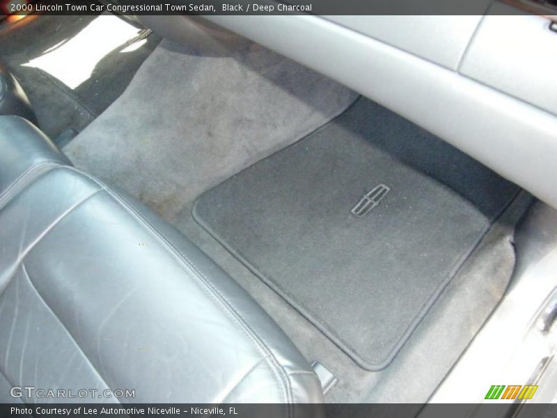 Black / Deep Charcoal 2000 Lincoln Town Car Congressional Town Sedan