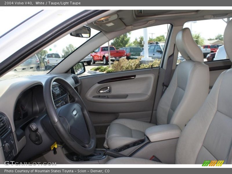 White / Taupe/Light Taupe 2004 Volvo V40