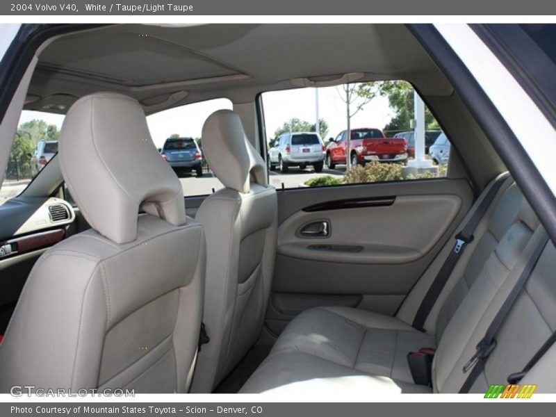 White / Taupe/Light Taupe 2004 Volvo V40