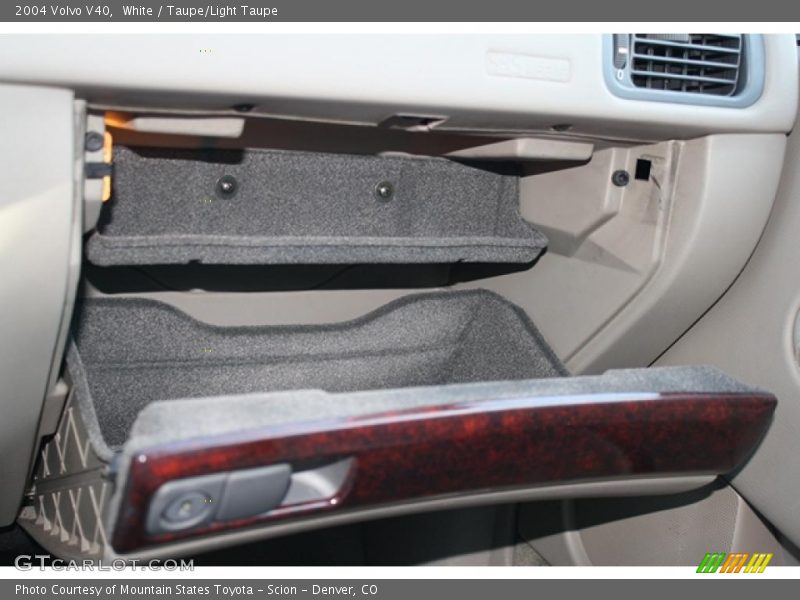 White / Taupe/Light Taupe 2004 Volvo V40
