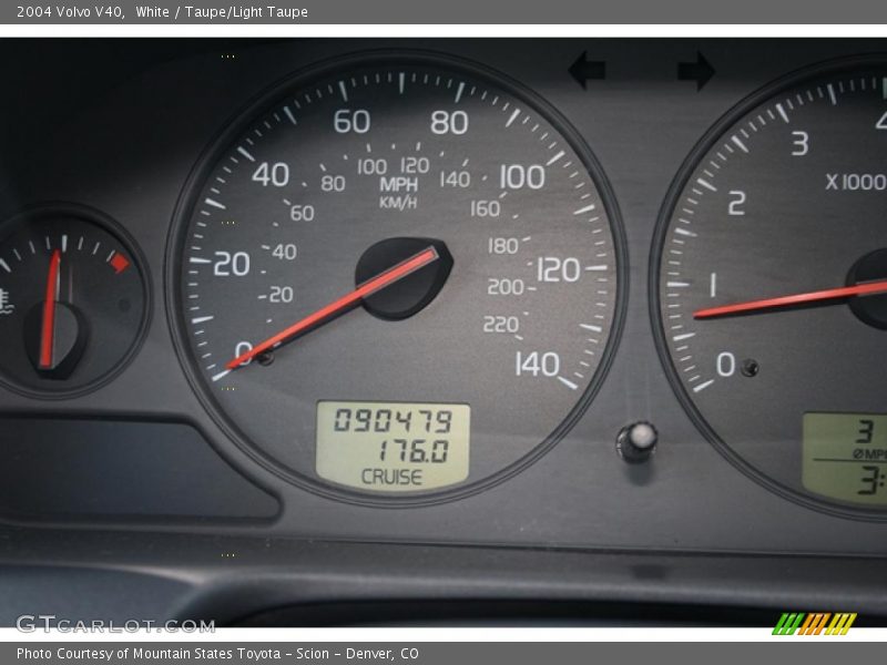 White / Taupe/Light Taupe 2004 Volvo V40