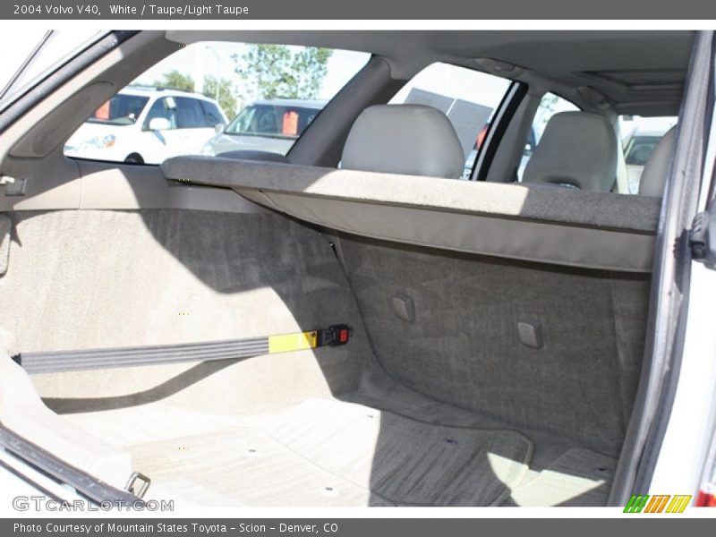 White / Taupe/Light Taupe 2004 Volvo V40