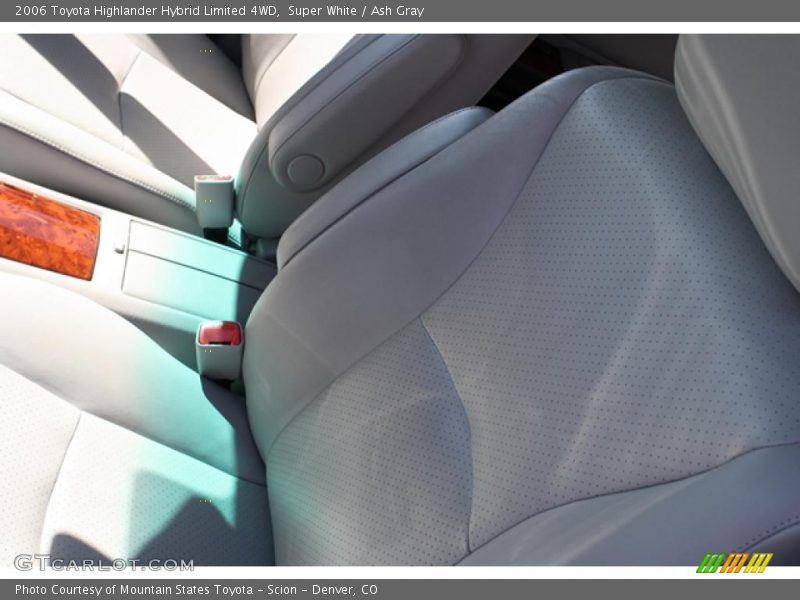Super White / Ash Gray 2006 Toyota Highlander Hybrid Limited 4WD