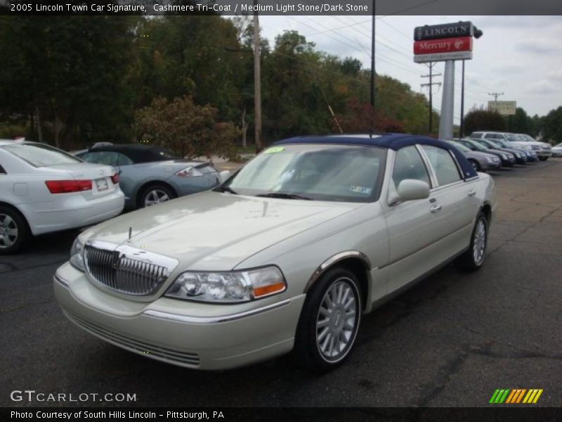 Cashmere Tri-Coat / Medium Light Stone/Dark Stone 2005 Lincoln Town Car Signature
