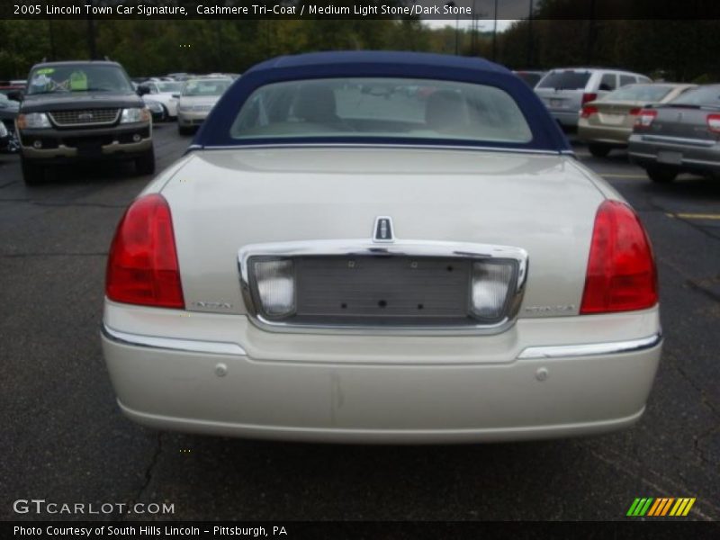 Cashmere Tri-Coat / Medium Light Stone/Dark Stone 2005 Lincoln Town Car Signature