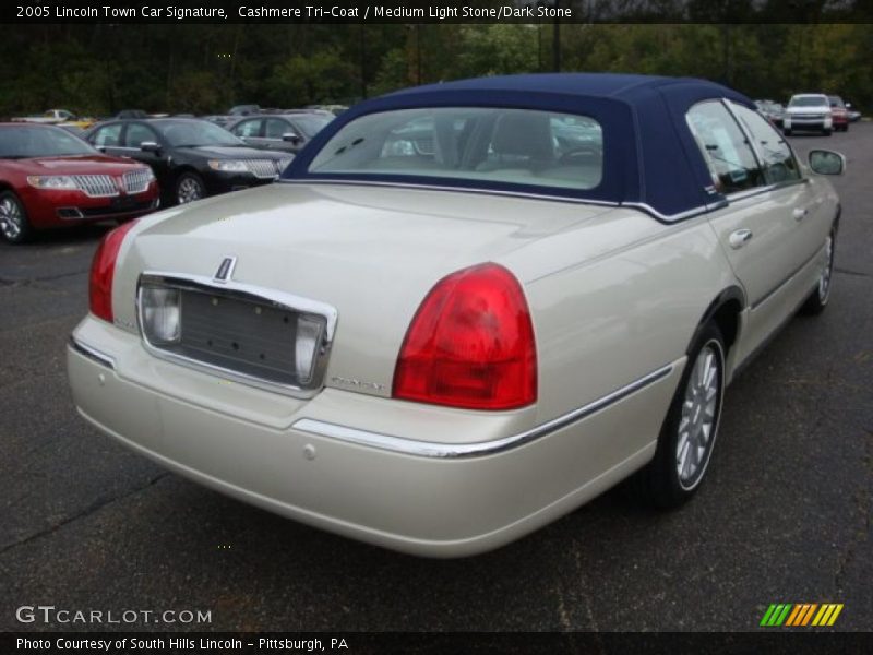 Cashmere Tri-Coat / Medium Light Stone/Dark Stone 2005 Lincoln Town Car Signature