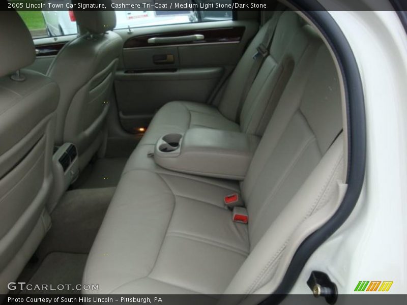 Cashmere Tri-Coat / Medium Light Stone/Dark Stone 2005 Lincoln Town Car Signature