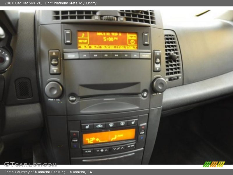 Light Platinum Metallic / Ebony 2004 Cadillac SRX V8
