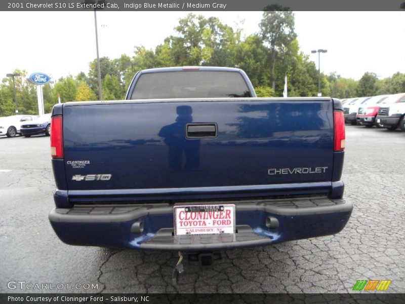 Indigo Blue Metallic / Medium Gray 2001 Chevrolet S10 LS Extended Cab
