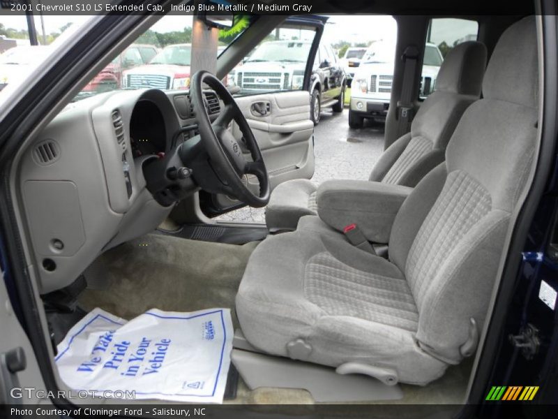 Indigo Blue Metallic / Medium Gray 2001 Chevrolet S10 LS Extended Cab