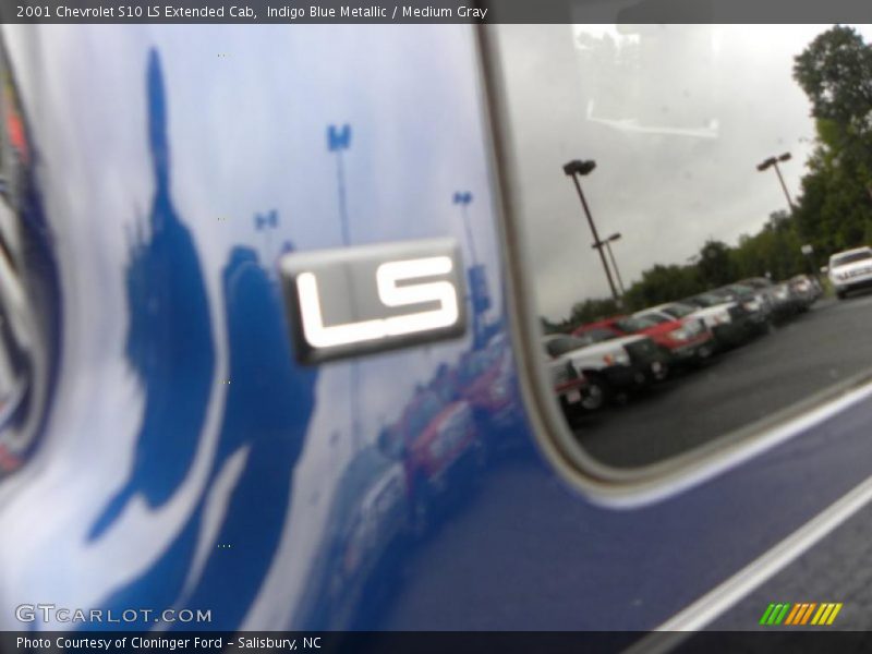 Indigo Blue Metallic / Medium Gray 2001 Chevrolet S10 LS Extended Cab