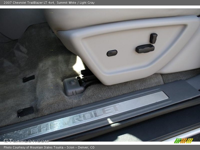 Summit White / Light Gray 2007 Chevrolet TrailBlazer LT 4x4