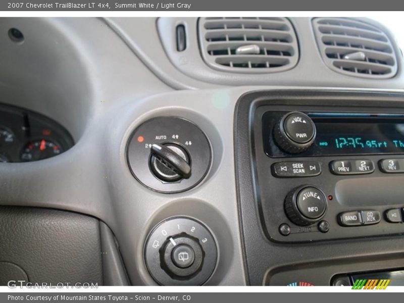 Summit White / Light Gray 2007 Chevrolet TrailBlazer LT 4x4