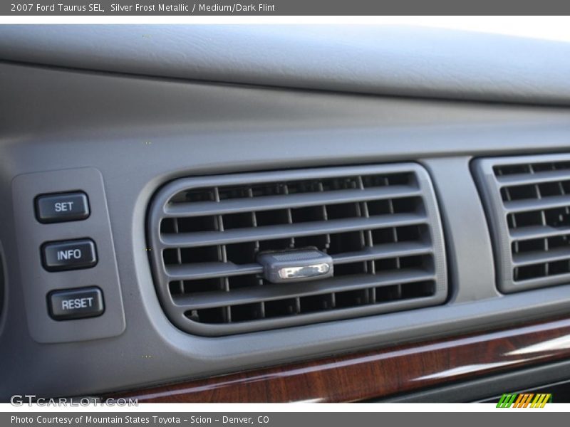 Silver Frost Metallic / Medium/Dark Flint 2007 Ford Taurus SEL