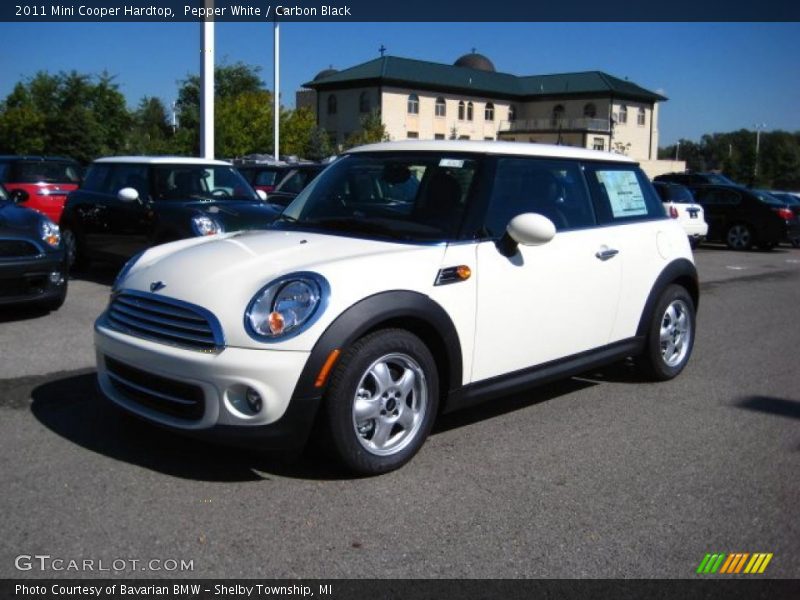 Pepper White / Carbon Black 2011 Mini Cooper Hardtop