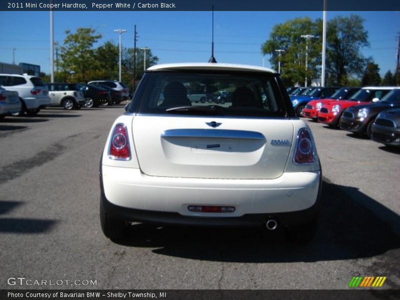 Pepper White / Carbon Black 2011 Mini Cooper Hardtop