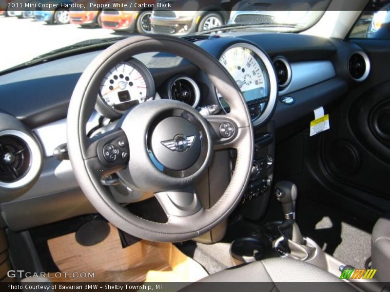 Pepper White / Carbon Black 2011 Mini Cooper Hardtop