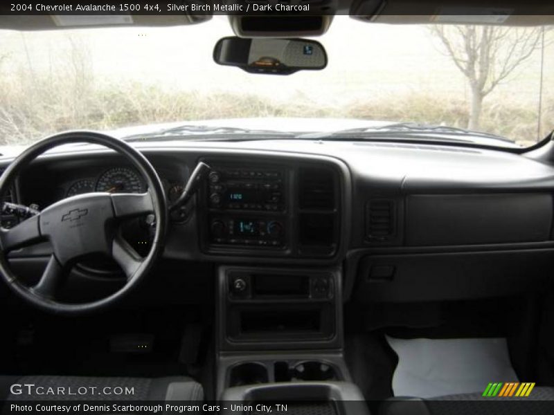 Silver Birch Metallic / Dark Charcoal 2004 Chevrolet Avalanche 1500 4x4
