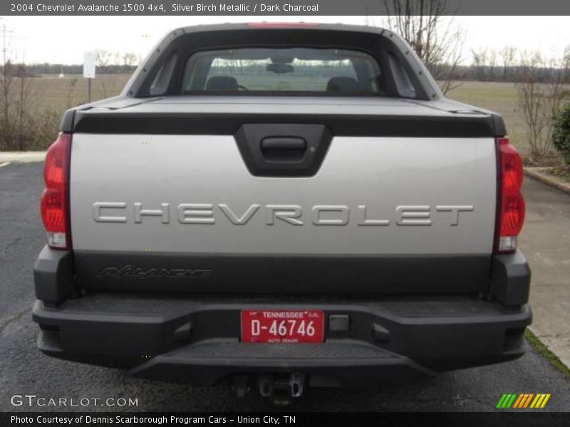 Silver Birch Metallic / Dark Charcoal 2004 Chevrolet Avalanche 1500 4x4