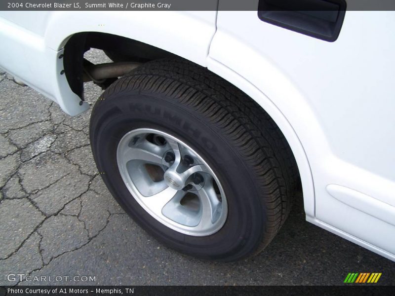 Summit White / Graphite Gray 2004 Chevrolet Blazer LS