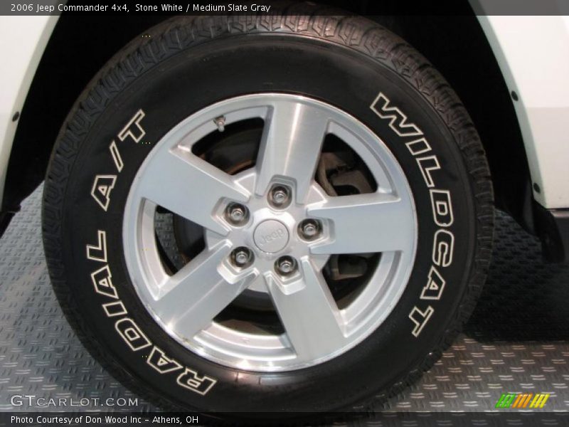 Stone White / Medium Slate Gray 2006 Jeep Commander 4x4