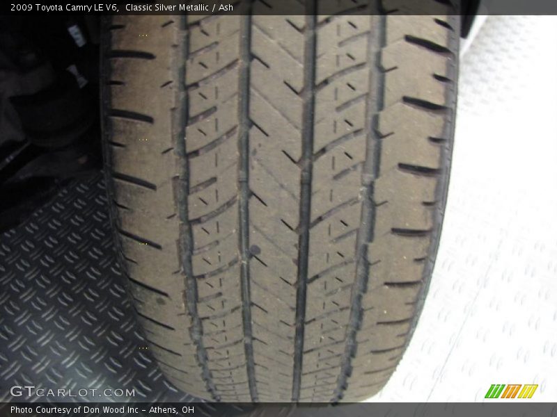 Classic Silver Metallic / Ash 2009 Toyota Camry LE V6
