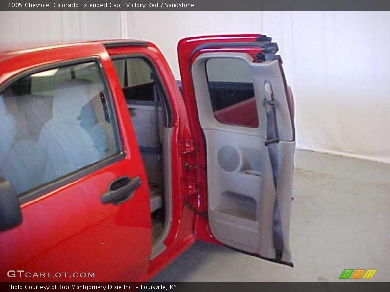 Victory Red / Sandstone 2005 Chevrolet Colorado Extended Cab