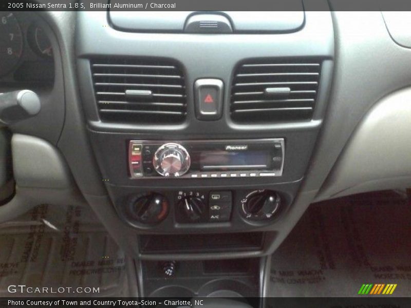 Brilliant Aluminum / Charcoal 2005 Nissan Sentra 1.8 S