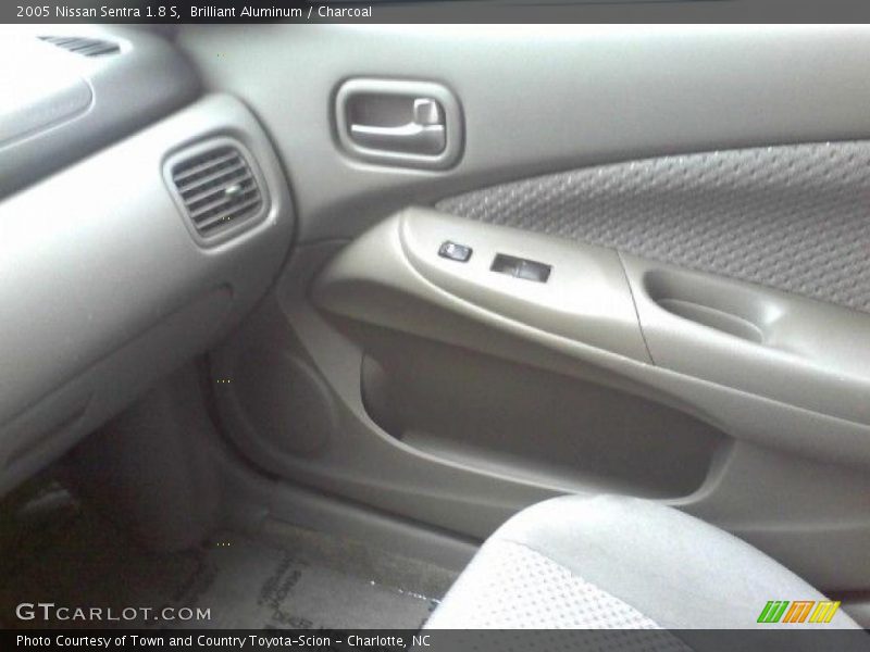 Brilliant Aluminum / Charcoal 2005 Nissan Sentra 1.8 S