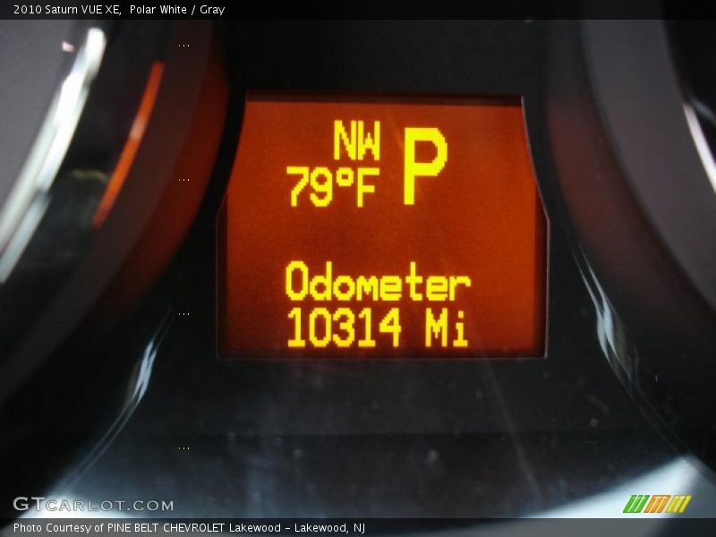 Polar White / Gray 2010 Saturn VUE XE