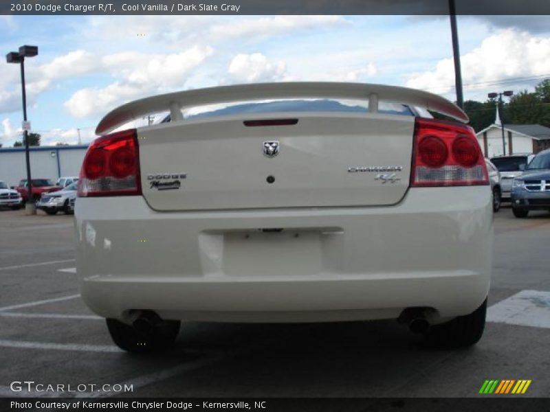 Cool Vanilla / Dark Slate Gray 2010 Dodge Charger R/T