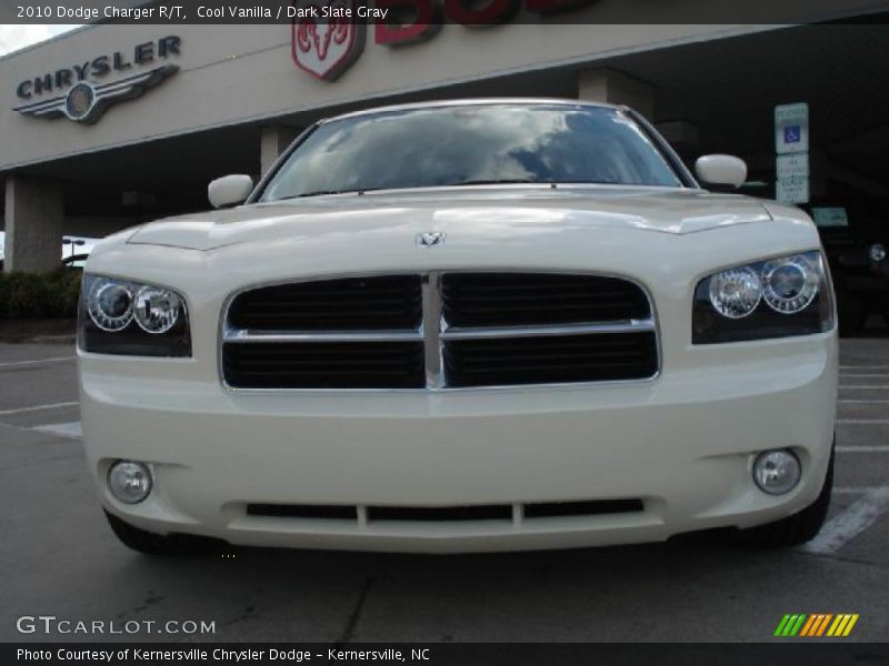Cool Vanilla / Dark Slate Gray 2010 Dodge Charger R/T