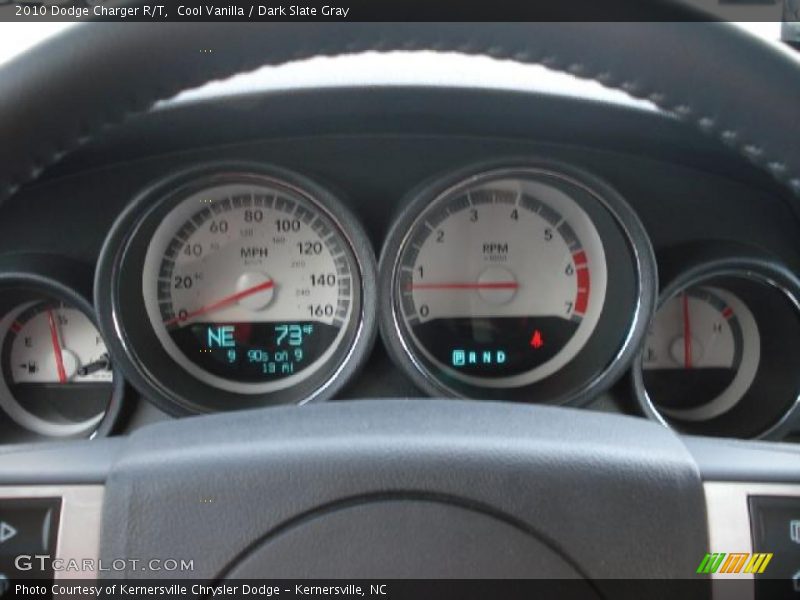 Cool Vanilla / Dark Slate Gray 2010 Dodge Charger R/T