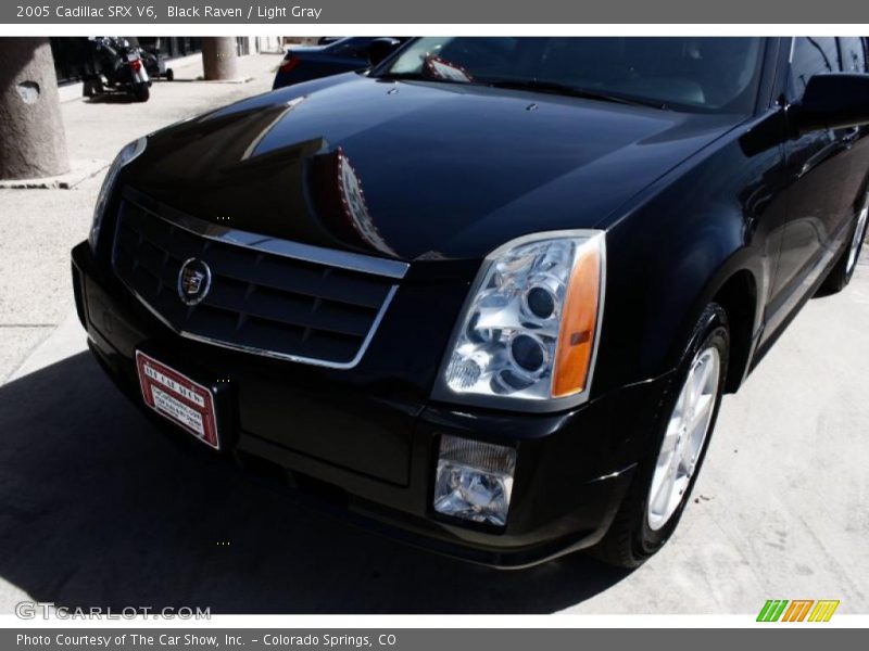 Black Raven / Light Gray 2005 Cadillac SRX V6